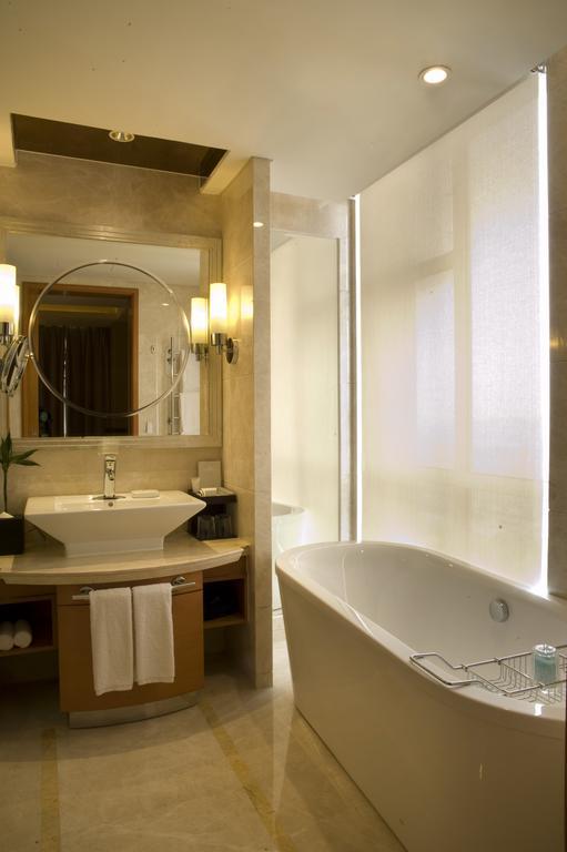 Howard Johnson Plaza Waigaoqiao Khách sạn