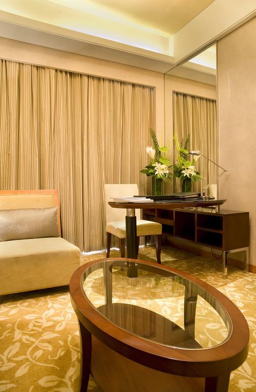Howard Johnson Plaza Waigaoqiao Khách sạn 5*