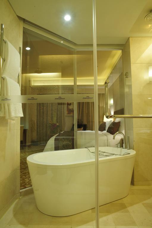 Howard Johnson Plaza Waigaoqiao 5* Thượng Hải