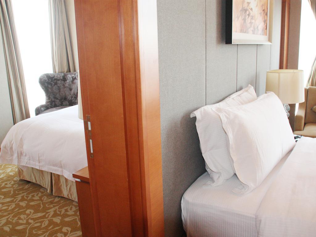 Khách sạn Howard Johnson Plaza Waigaoqiao 5*