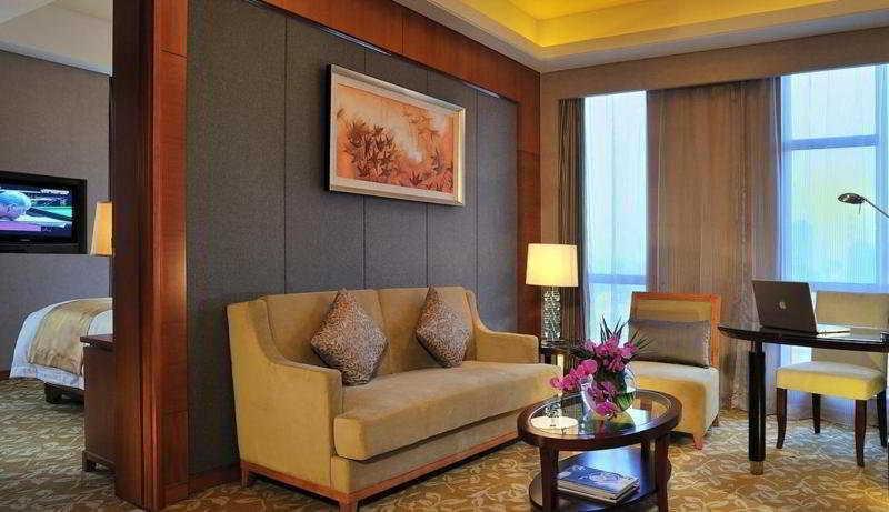 Howard Johnson Plaza Waigaoqiao