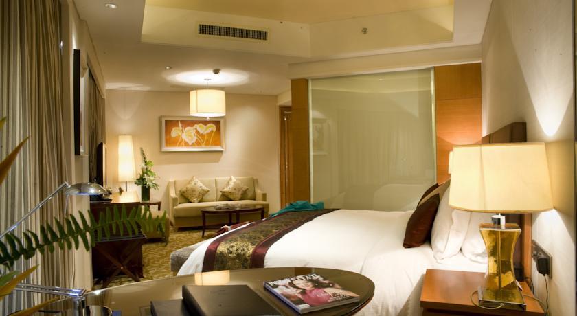 Howard Johnson Plaza Waigaoqiao Khách sạn 5*